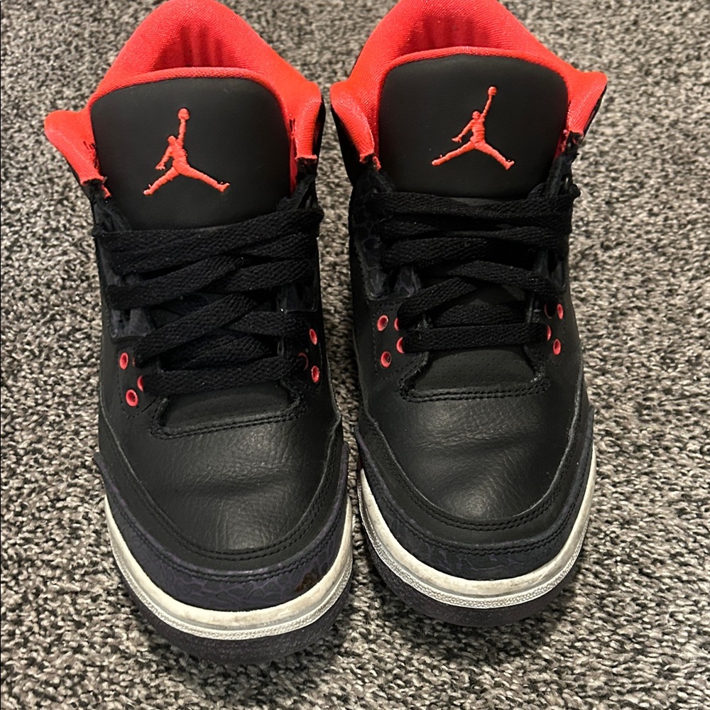 Air Jordan 3 retro size 7y bright crnmsn